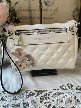 Vintage Liz Claiborne white wristlet small purse handbag